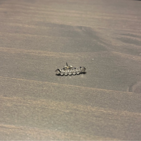 Single 14kt white gold and diamond Kendra Scott Indie ear climber earring - Picture 3 of 5